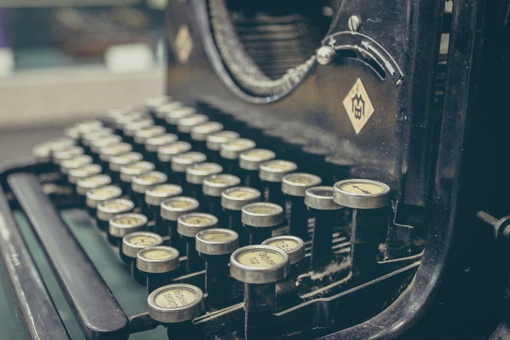 Jak rozliczać się z copywriterem maszyna do pisania